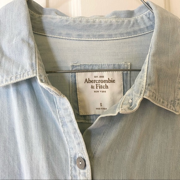 Abercrombie & Fitch Denim Button-up Shirt (Size S) - Picture 2 of 3